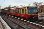 481 046-1 fährt am 18.11.2018 als S7 von Potsdam Hauptbahnhof nach Berlin Grunewald aus Berlin Wannsee aus.