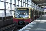 BERLIN, 17.05.2024, S45 nach Flughafen BER im Bahnhof Südkreuz