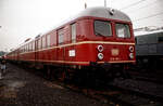 Altbau-ET 425 115 als Museumlok mit alter Beschriftung als ET 25 015a, aber schon mit glatter Stirnfront, aufgenommen bei leider extrem schlechtem Wetter am 10.09.1985 auf der Fahrzeugschau in