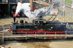 17.05.2003, Dresden, Dampflokfest, Lok DR 89 6009 dreht, dahinter DR 03 001, DR 41 360 und ASF