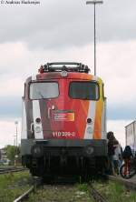 110 329-0 mit Science Express im Freiburger G�terbahnhof Nord 19.7.09