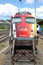 Auch eine sch�ne Front kann entz�cken! Am 25.7.2009 entz�ckte mich die Front der bunten 110 329-0 in Ulm Hbf.