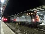 Der  Science-Express  mit BR 110 325 steht in Rostock Hbf auf Gleis 3 und wartet darauf, nach Warnem�nde fahren zu k�nnen, wo er 2 Tage f�r Besucher offen war.
