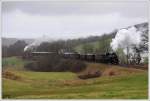 Dampfspektakel Ostern 2010 anlsslich 175 Jahre Deutsche Bahn: T11 7512 von Gerolstein nach Ulmen (Deutschland) nimmt bei strmenden Regen am 4.4.2010 die letzte Steigung vor ihrem Zielbahnhof Ulmen