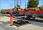 Bauzug-Entgleisung Radolfzell. Fertig aufgegleist, jetzt wird aufgeräumt. Juli 2016.

Standort des Fotografen auf dem Gehweg.