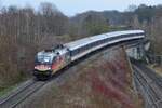 182 560 überquert soeben die Bahnstrecke Dortmund Witten am Abzweig Stockumer Straße auf den Weg nach Hagen.