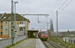 Der RB 46-Ersatzzug kommt am 22.02.2022 mit der schiebenden 112 024-5 im Bochum-West an