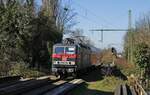 Am 08.03.2022 fährt 143 326-7 aus Gelsenkirchen kommend in Bochum West ein.