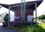 Das ehemalige Gterabfertigungsgebude am Bahnhof Wiesbaden-Schierstein am 17.07.2007.