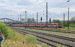 Am 13.07.2022 zog die EBS 132 334-4 von Karsdorf bis Erfurt Gbf einen Lokzug mit Ziel Opladen. Hier zusehen bei der Ausfahrt in Naumburg (Saale) Hauptbahnhof.