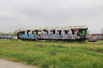 Ausgeschlachteter DR Bghw-Wagen am 06.05.2023 beim Familienfest der Magdeburger Eisenbahnfreunde im Wissenschaftshafen Magdeburg.