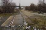 Der Rest vom ehemaligen Gterverladegleis im westlichen Teil der vom ehemaligen Gterbahnhof Naumburg (S); 19.02.2011
