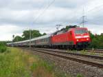 DB 120 102-9 mit dem umgeleiteten EN 452 von Moskva Belorusskaja nach Paris Est, am 26.06.2013 bei Erfurt.