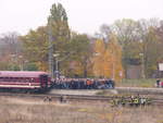 Zahlreiche Dampflokfans warteten am 03.11.2018 am Bahnsteig 3 in Neudietendorf auf das ankoppeln der EFSFT 44 1486-8 + IGEW 52 1360-8, die den DPE 32599 anschließemd nach Meiningen brachten. Die Ffw Neudietendorf spendierte den Loks vorab freundlicherweise neues Wasser.