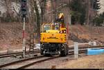 Bauarbeiten am Hp Halle Steintorbrücke auf der Bahnstrecke Halle–Vienenburg (KBS 330).
Nachschuss auf einen Atlas Zweiwegebagger, der kurzzeitig den Haltepunkt verlässt. [24.2.2018 | 9:43 Uhr]