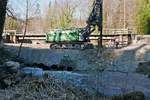 Zwischen Aulendorf und Mochenwangen im Schussentobel bei Kilometer 160.0 ist am 16.03.2020 die Schussen in Rohre verlegt und diese aufgesch�ttet, um die Bahnbr�cke �ber den Flu� neu zu bauen.