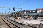 Wegen evtl. auftretender Spannungsrisskorrosion wird derzeit in Erfurt Hbf vorsorglich ein Br�ckentr�ger �ber dem Schmidtstedter Knoten ausgetauscht. Dies erfordert auch die Sperrung der Bahnsteige 9 und 10, sowie einem �berholgleis; 11.08.2026