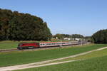 1116 222 war am 11. Oktober 2023 mit einem  Transalpin  bei Axdorf im Chiemgau auf dem Weg nach Zürich.