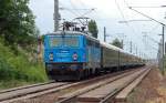 1042 520 zog am 25.06.11 den Classic-Courier-Express Stuttgart - Danzig durch Brehna Richtung Bitterfeld. Fotografiert vom Bahnsteig aus.