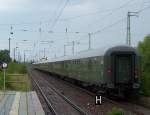 Hier nochmal eine Rckansicht des 11-Waggon-langen Sonderzuges aus Cottbus nach Dsseldorf Hbf. Lbbenau/Spreewald 
den 21.05.2009 um 12:04 Uhr.