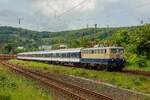 DB E10 1239 mit TRI-Fu�ballsonderzug in Wuppertal, Mai 2024.