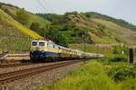 DB E10 1239 mit FEK-Rheingold am Bopparder Hamm, Mai 2023.