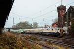 DB E10 1239 mit Rheingold in Wuppertal nach B�ckeburg, Dezember 2024.