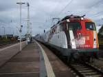 110 329-0 macht mit dem SciencExpress auf ihrer groen Deutschland Tour auch im Bahnhof Stralsund Station.