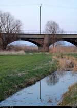 Eigentlich mit Zug angedacht, was leider misslang, konnte diese Spiegelung in der Saaleaue bei Angersdorf auf der Bahnstrecke Halle–Hann.