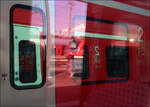 So wirr sind meine Eindrücke von der Bahn -

Vier Bahnen, vier Türen, davon zwei geöffnet. Drei S-Bahnzüge und ein TGV im Stuttgarter Hauptbahnhof.

22.08.2022 (M)