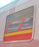 Das gespiegelte Fenster - Das Fenster von einem Doppelstockwagen wird hier in einem vom IC gespiegelt.