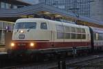 DB 103 235-8 mit IC119 (M�nster Hbf - Innsbruck Hbf) in Essen Hbf, Dezember 2013.
