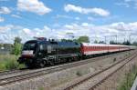 Vorbei mit Schwarz-Rot-Wei: ES64 U2-061 zieht den Ersatz-IC 79679 am 07.06.09 von Mnchen nach Stuttgart