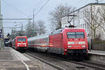 101 056-0 als Schublok hinter IC 2207 nach Köln Hbf. und 101 113-9 mit IC 2002 nach Emden Hbf. in Recklinghausen Hbf. 1.4.2018