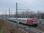 DB 101 050-3 als Schlusslok am IC 1956 von Leipzig Hbf nach Karlsruhe Hbf, am 26.11.2017 bei Erfurt-Vieselbach.