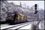 DB AZUBI Werbelok 101141-0 hat gerade den Lengericher Tunnel durchfahren und ist hier am 28.4.2004 um 9.55 Uhr mit ihrem Intercity im südlichen Tunnel Einschnitt unterwegs nach Münster.