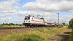 DB Fernverkehr 147 564 mit IC 2201 Bremerhaven-Lehe - Köln Hbf (Hüde, 23.07.2022).