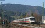 101 007-3 mit dem IC 2370 (Konstanz-Hamburg Altona) bei der Durchfahrt Haslach 3.1.09