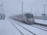 Schneefall am 06.Dezember 2012 ber den Bahnhof Bergen/Rgen als IC 2377 Binz-Frankfurt/Main den Bahnhof verlie.