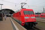 IC 2032 (Dresden Hbf - Oldenburg) am 09.08.2013 mit der frisch revidirten 101 048-7 (HU 05.08.2013) im Hauptbahnhof von Halle (Saale).