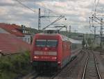 Am 10.05.2013 fuhr 101 135-2 mit einem InterCity durch den Bahnhof Feuerbach in Stuttgart in Richtung SFS.