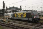 101 141-0 'Bahn-Azubis gegen Hass und Gewalt' fuhr am 05.10.2013 aus dem Kölner Hbf. 