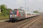 101 110-5 (DB Fernverkehr) mit dem IC 2023 in Richtung Frankfurt (Main) Hbf in Duisburg Schlenk, 12.