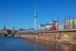 Am 10.2.2014 war eine Cewe-101 am IC 2243. Von der Jannowitzbrücke aus ist das Ziel Berlin Ostbahnhof für den Lokführer bereits zu sehen