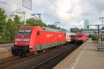 101 108-9 am 26.05.2015 kurz nach dem sie an eine IC-Garnitur in Hamburg Altona dran fuhr. Gebracht hatte die Wagen die 120 157-3 in den Kopfbahnhof. Nebenan stand 1116 076 mit dem EN 491  Hans Albers  (Hamburg Altona - Wien Westbahnhof), wärend die Autos auf ihre Autotransportwagen verladen wurden.