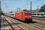 Durchfahrt am 25.08.2015 von 101 135-2 mit dem IC 2083  Königsee  (Hamburg Altona - Berchtesgarden) in München Heimeranplatz in Richtung Ostbahnhof.