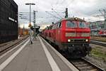 Ausfahrt am 06.11.2015 von 218 434-9 zusammen mit 218 326-7 mit dem IC 2013 (Leipzig Hbf - Oberstdorf) aus dem Stuttgarter Hauptbahnhof in Richtung Filstal.