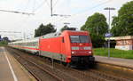 101 123-8 DB kommt mit einem IC 2223 aus Berlin nach Aachen-Hbf und kommt aus Richtung Mönchengladbach und fährt in Rheydt-Hbf ein und fährt dann weiter in Richtung