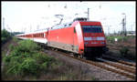 101065 fährt hier am 25.4.1999 um 9.50 Uhr mit dem Intercity von Frankfurt nach Dortmund in den HBF Duisburg ein.
