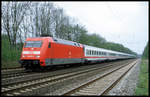 DB 101101-4 hat hier am 27.4.2003 den IC 2547 am Haken und fährt um 12.48 Uhr gerade in Richtung Münster durch den Bahnhof Natrup Hagen.